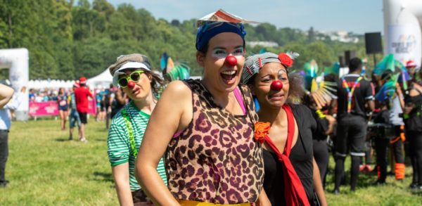 Les clowns à la course