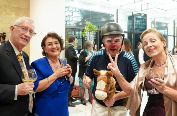 Soirée de gala pour le vingtième anniversaire de l'association.