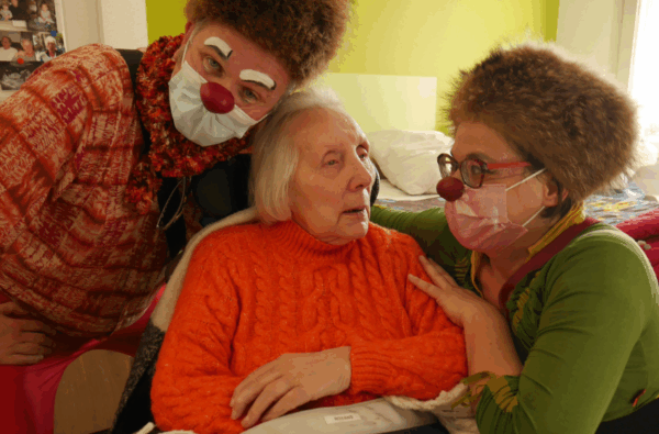 Les clowns auprès des personnes atteintes de la maladie d'Alzheimer