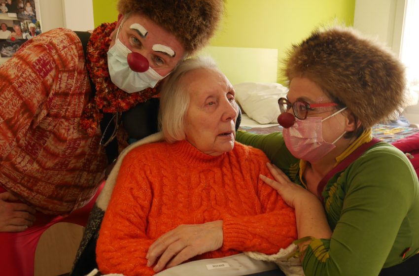 Clowns en EHPAD : des visites pour les personnes atteintes d’Alzheimer